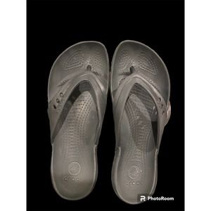 Women's Crocs black thong style flip flops